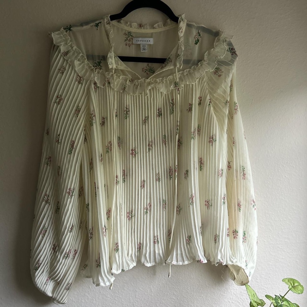 TOPSHOP NWOT FLORAL BEADED BLOUSE